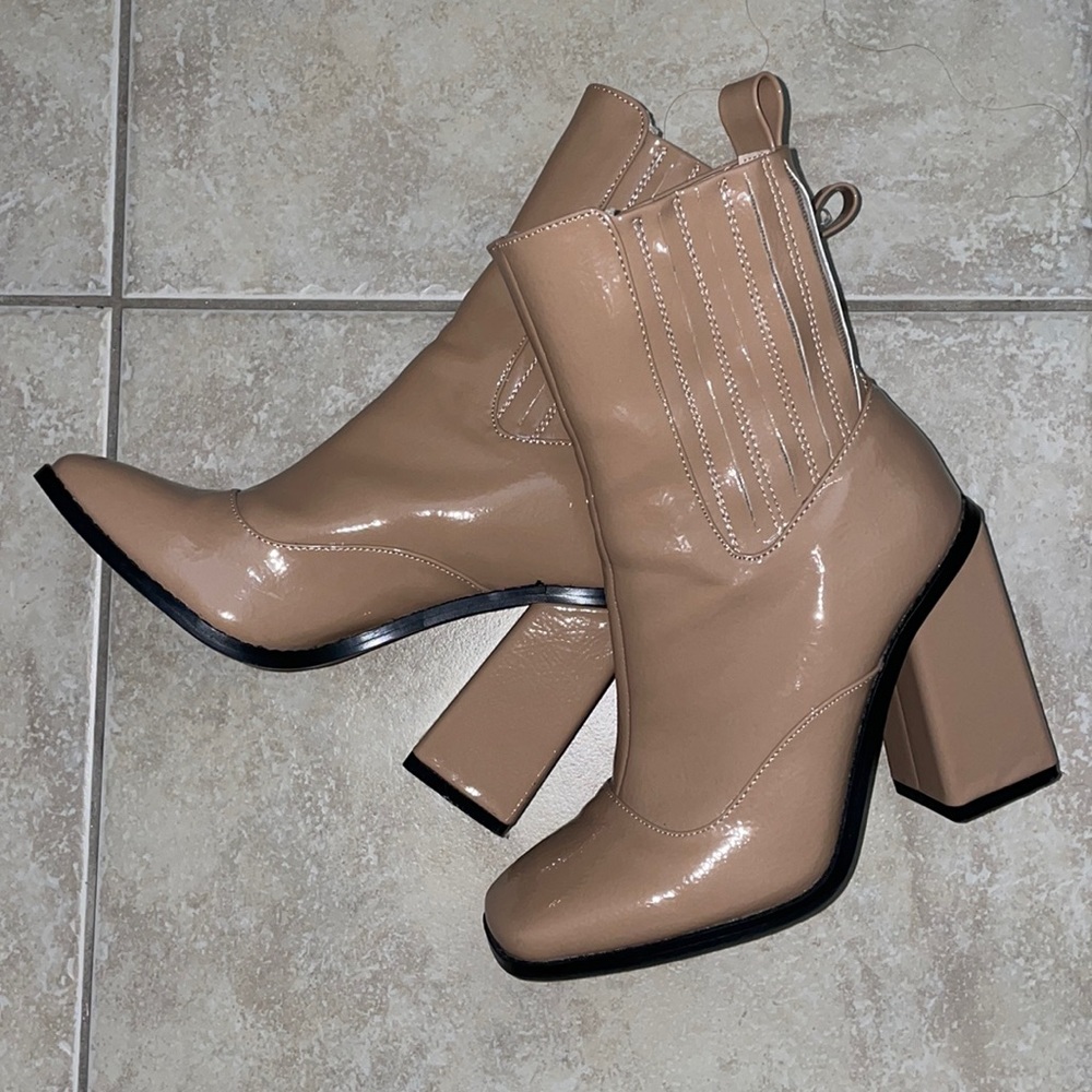 Heeled boots